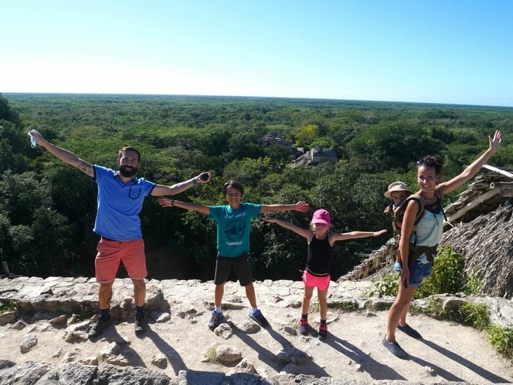 Photo de famille en haut du temple..