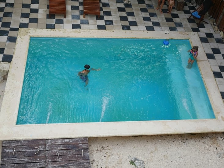 Photo de la piscine depuis le toit de notre maison...
