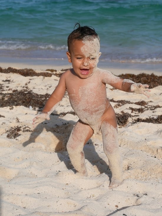 Esteban la tête pleine de sable