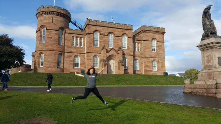Tentative de photo pour le concours devant le château d'Inverness.