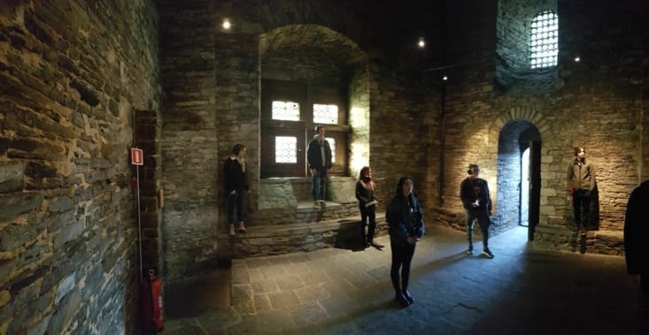 a plusieurs dans un chateau