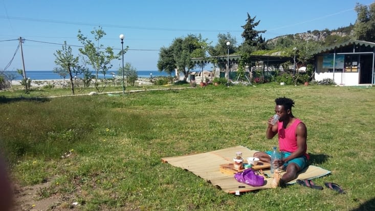 Cependant nous sommes vraiment gentiment guidés jusqu'à un camping en bord de plage qui