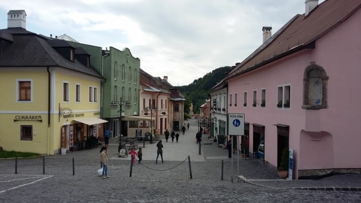 L'un des gars curieux de notre voyage nous conseille de nous arrêter à Kremnica sur notre