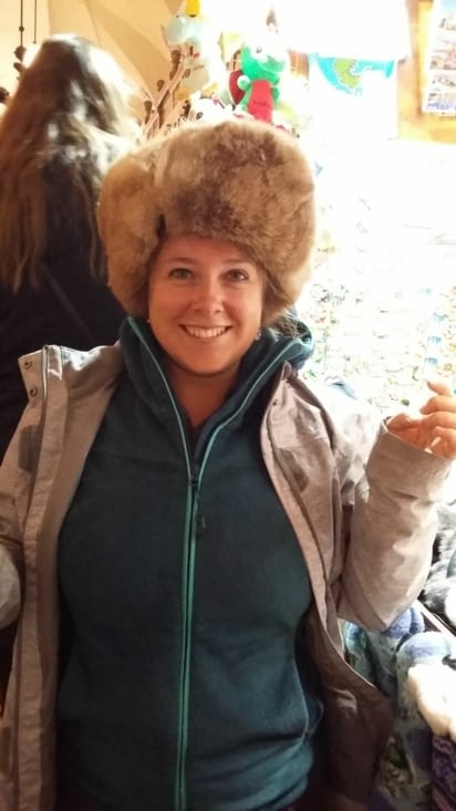 essai de lapin sur la tête!! C'est vraiment pour la photo hein ...pauvre Panpan....