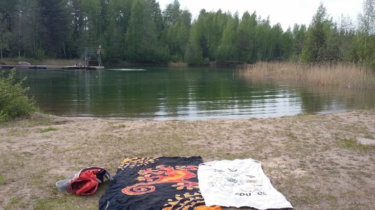 par 22 degrés extérieurs, une dizaine dans l'eau.....ça ne fait pas peur aux finlandais.