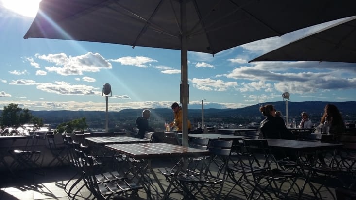 on se boit un verre pour se remettre de nos émotions, vue panoramique depuis ce parc !
