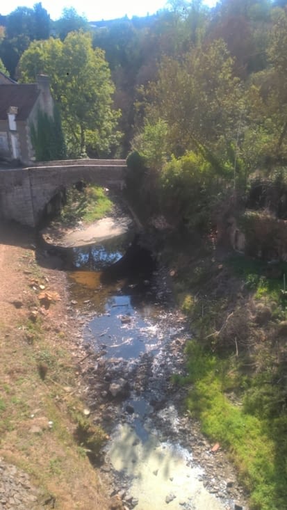 partis en stop du camping, nous arrivons au marché: plein de vie
