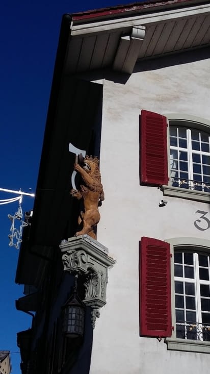 au détour de l'église de Thoune, pause dans un coin chaleureux de la ville