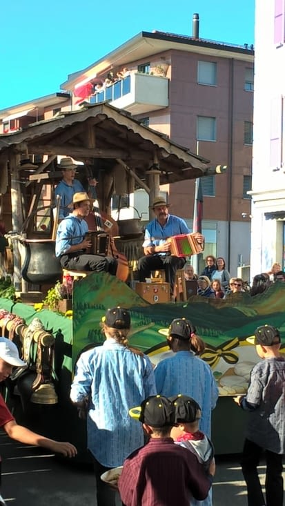 au passage dégustation de fromage et vin à la volée