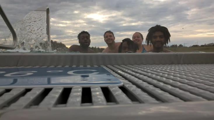 On s'offre un moment de détente dans les bains de Segnelégier, que c'est agréable par 2°