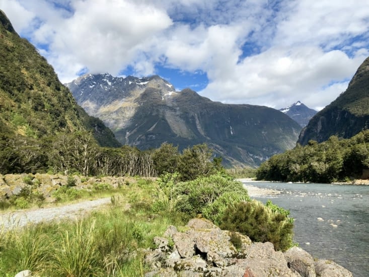 Caché dans les montagnes