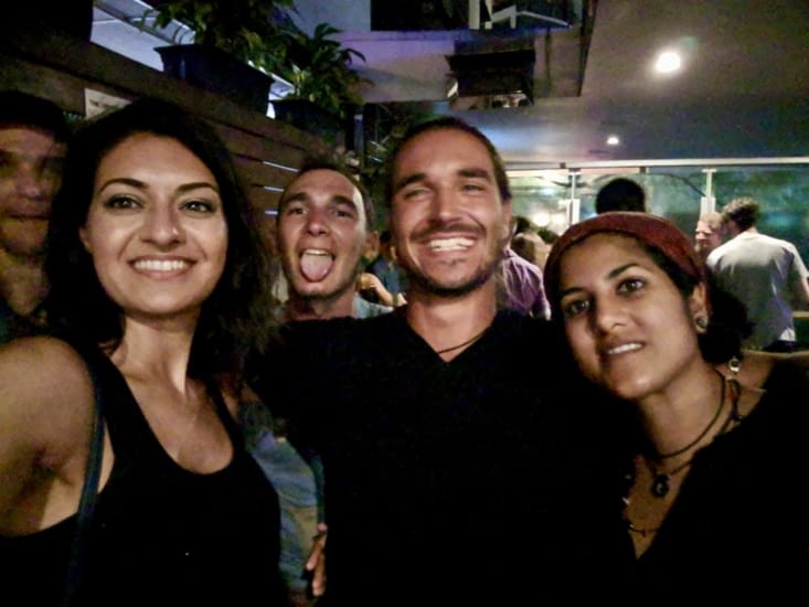 Pause bière avant le feu d’artifice sur les berges de Brisbane