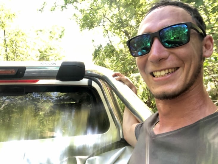 Sur le chemin je tombe sur quelqu’un qui me propose de me conduire plus loin ?