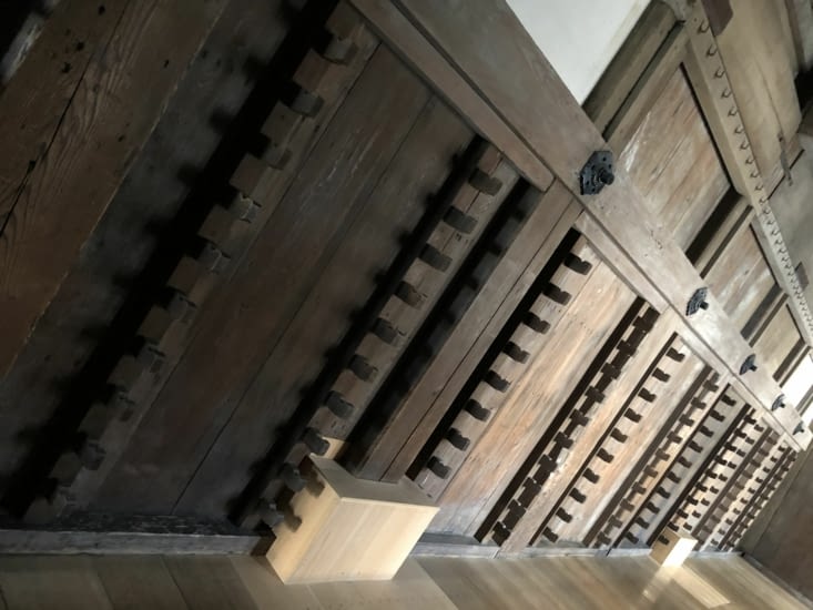 Les emplacements pour les katanas (sabres japonais)