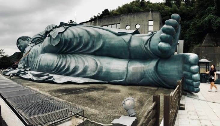 Le bouddha de bronze