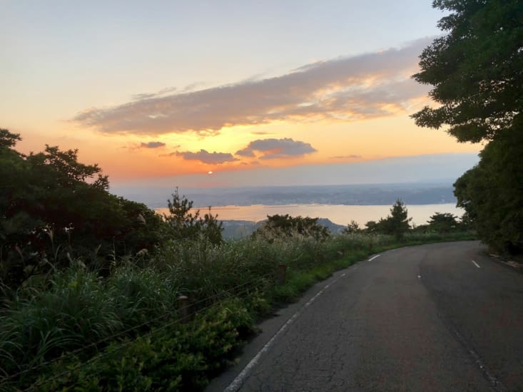 On descend de la montagne en sandale ?