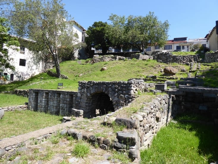 Ruines antiques sur le chemin du musée