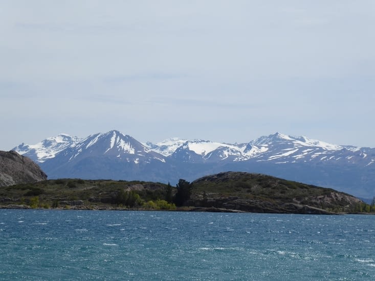 Promenade le long du lac General Carrera