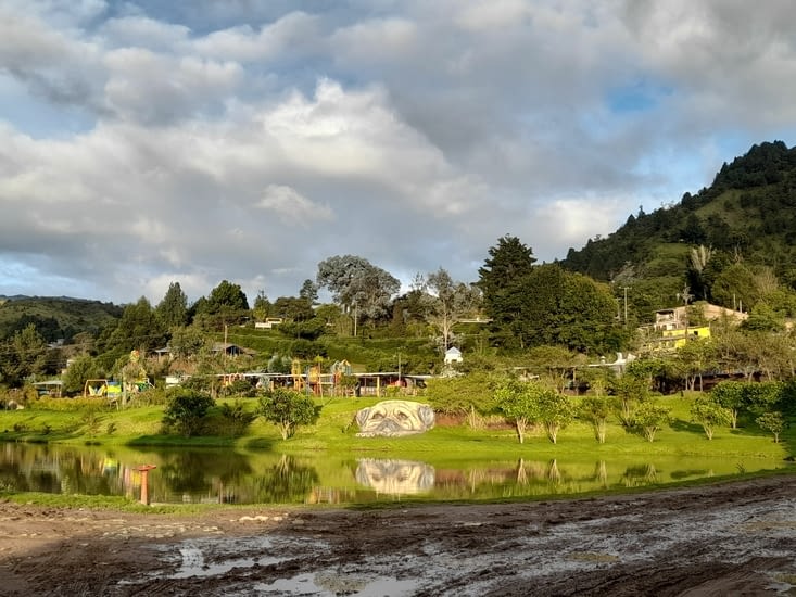 Petit lac près de la maison de Viviane et Victor