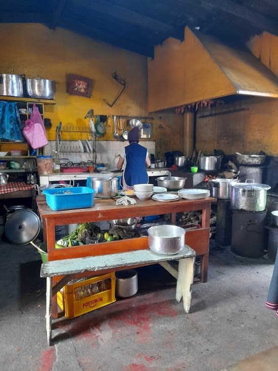 La cuisine ouverte du restaurant