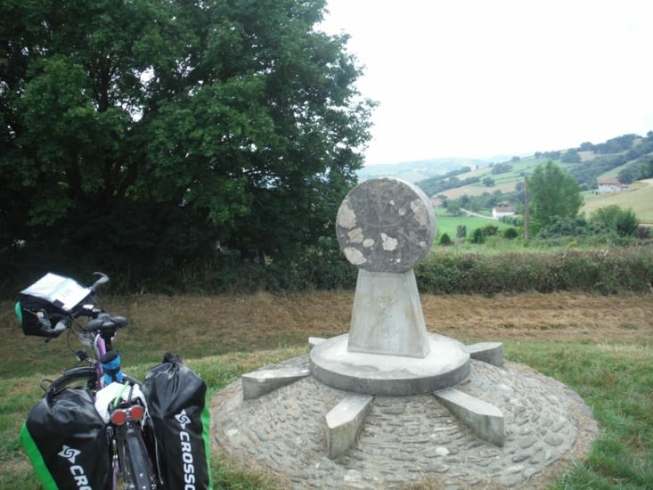 Croix de Galzatuburu : rencontre de la voie de Tours et  du Puy