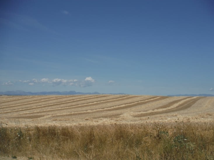 Toujours des montagnes au loin...