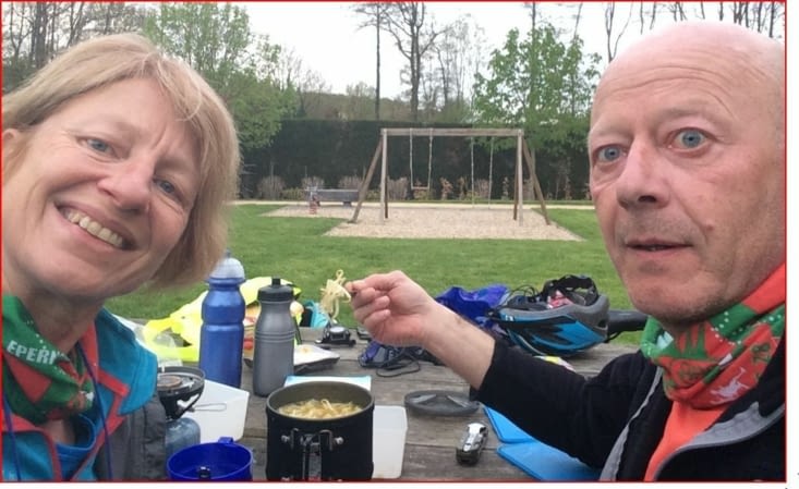 Nouilles chinoises sur mini-réchaud