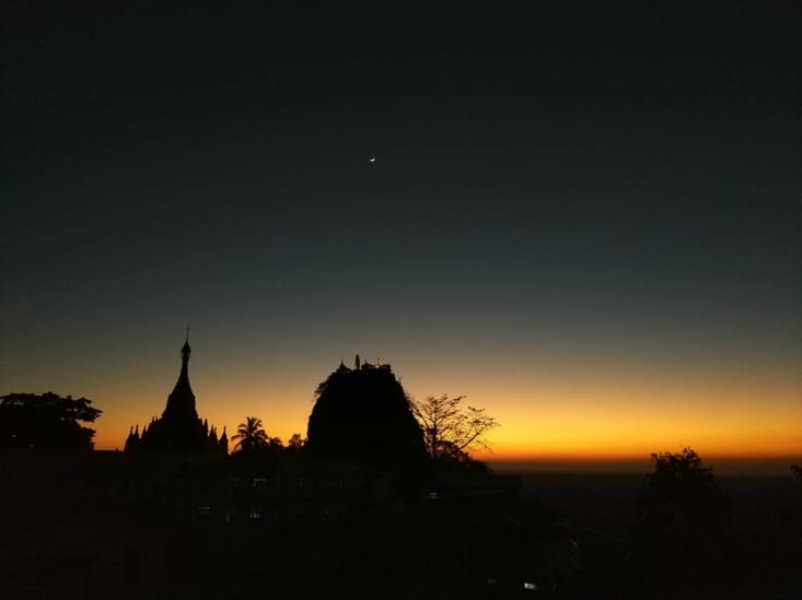 Coucher de soleil sur le Mont Popa