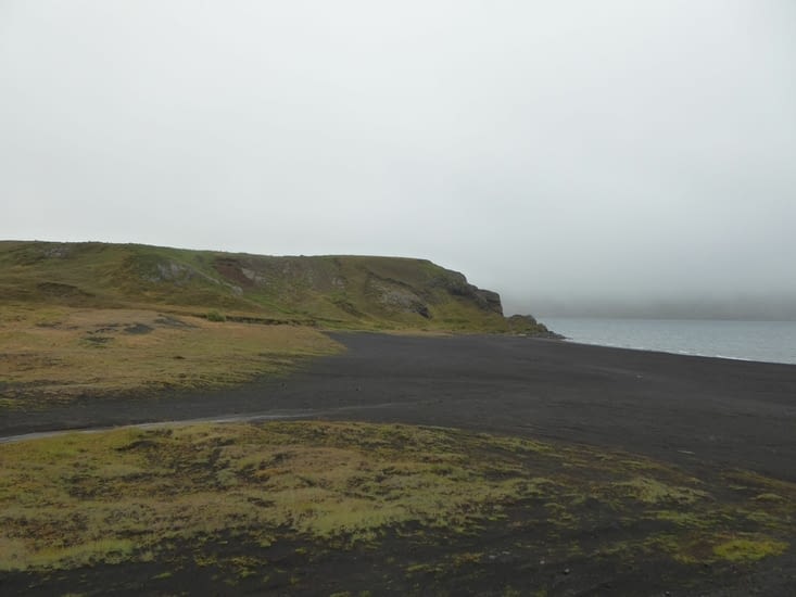 Lac Kleifartvatn et sa plage noire