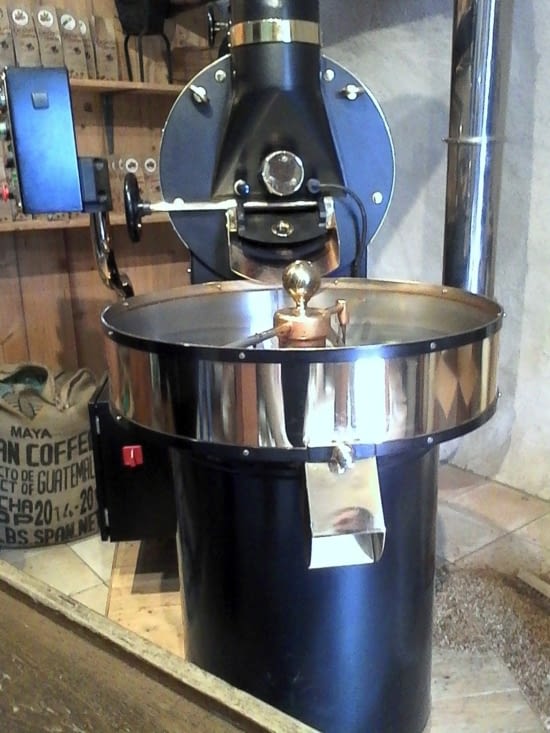 Voici la machine pour faire le café.