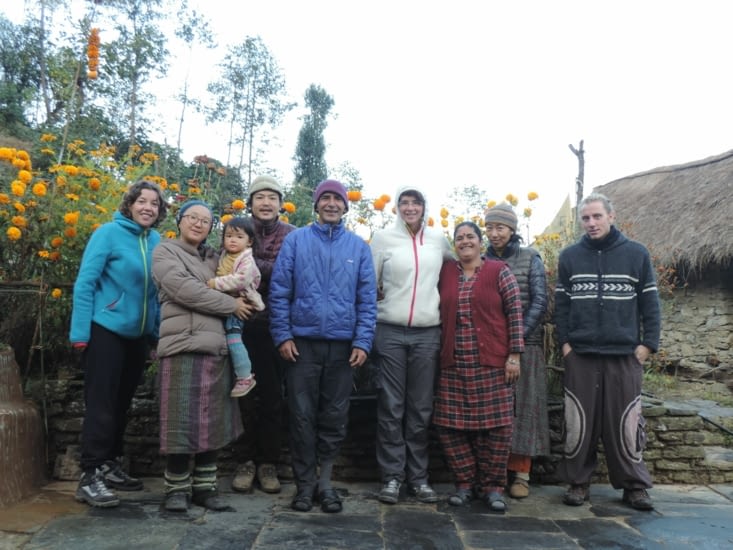 de gauche a droite, Myzuo, Teenah, Papa, Bumi Raj, Didi, Hy, Laurent