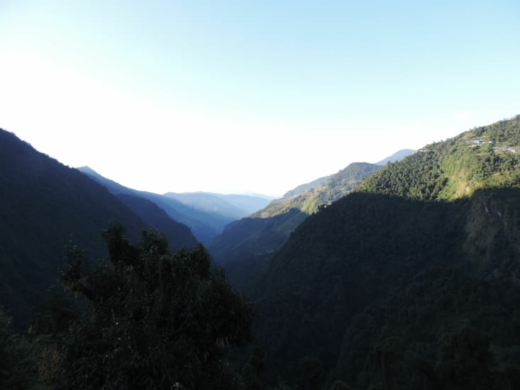 vue depuis Sinuwa, nous avons descendu la colline du fond a droite, montées et descendu celle juste a droite, pour remonter jusqu'à Sinuwa
