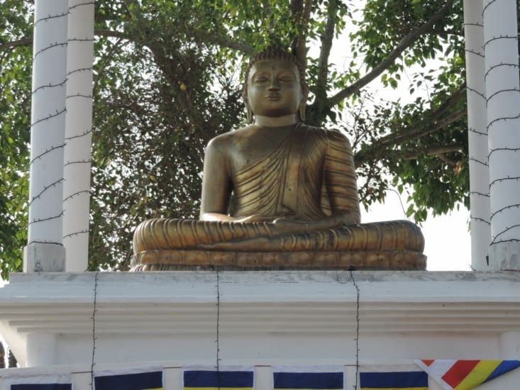 énorme bouddha dans le premier temple