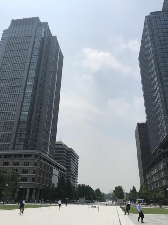 Vers le palais impérial