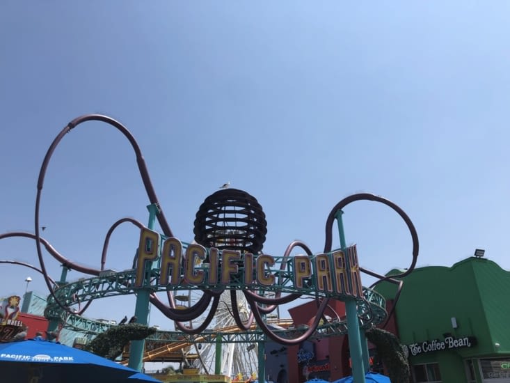 Le parc d'attraction sur la jetée qui en fait sa particularité