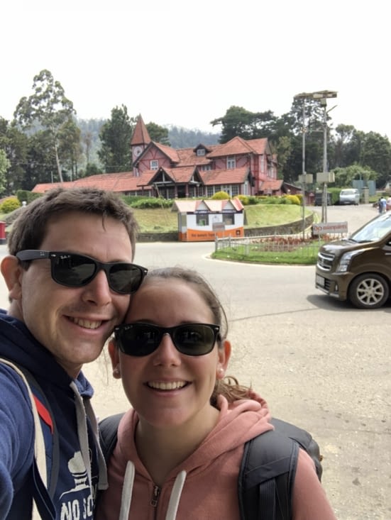 La Poste (en arrière plan)