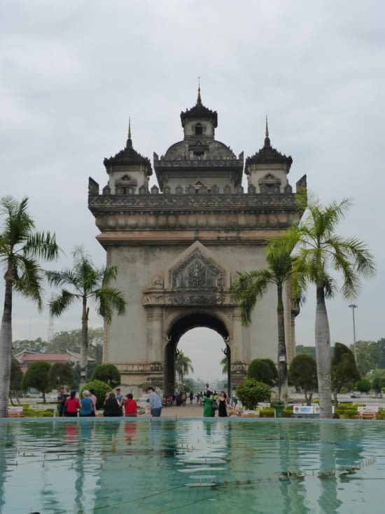 le Patuxay . le moument aux morts , équivalent de l'arc de triomphe de Paris