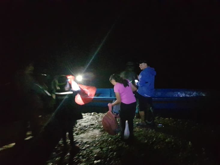 Après 5 h de bus nous arrivons à Pompeya où nous embarquons pour Pilchi,