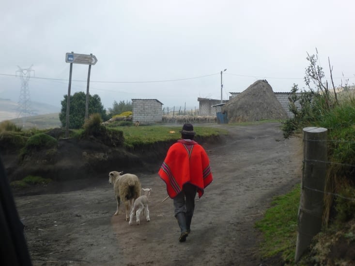 berger. Le poncho rouge est typique de cette région.