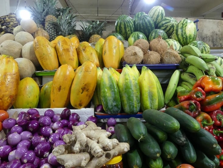 Papaye colombienne, babaco (fruit jaune  et vert à "alvéole" ).....