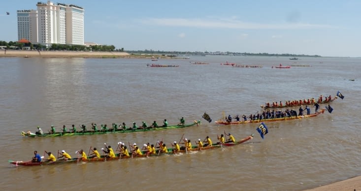 Au programme, régates de pirogues .3 tailles de 20m à 35m soit 20 rameurs,60 ou 80.