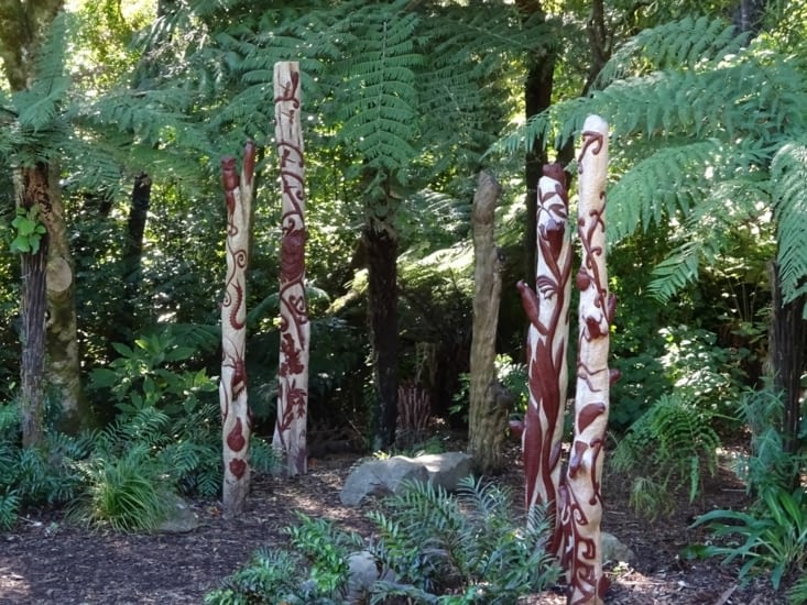Et ses poteaux maoris