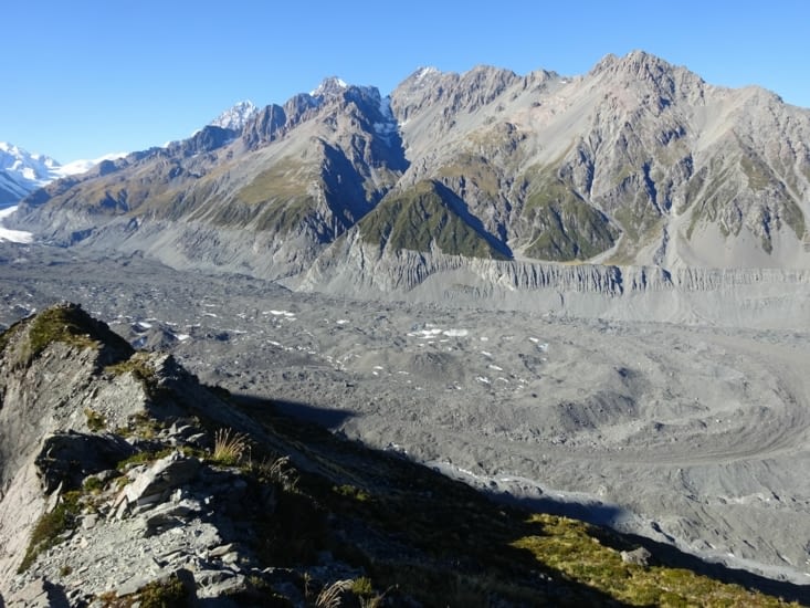 Le glacier Tasman, malheureusement, recouvert de sable !