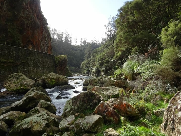 Entre rivière et montagne