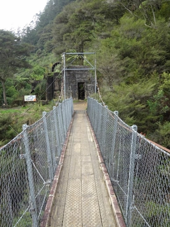 Le premier pont suspendu de la rando des mines d'or