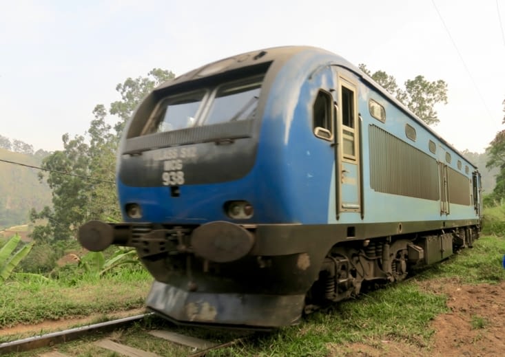 Il roule à 25 km/h environ, ça laisse le temps de se mettre de côté.