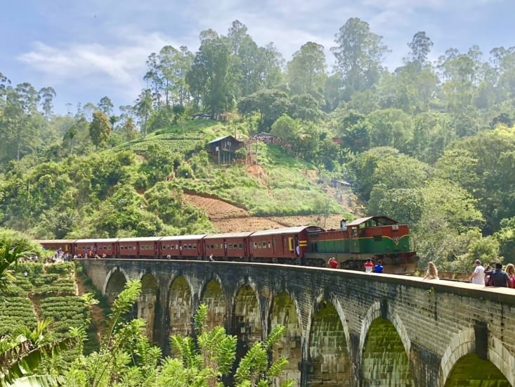 Sa Majesté le train ! Et bingo, il est rouge !!