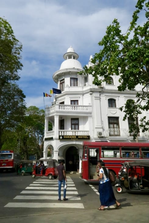 Le Queen’s Hotel, vestige de l’époque britannique
