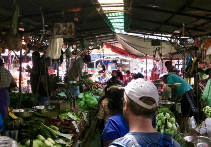 Sous les arcades c’est une vraie fourmilière !
