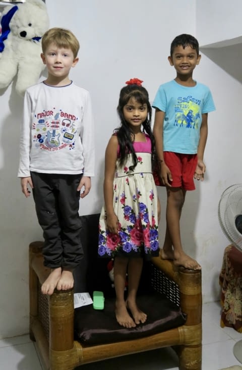 Et le soir, dîner chez nos amis rencontrés au temple.